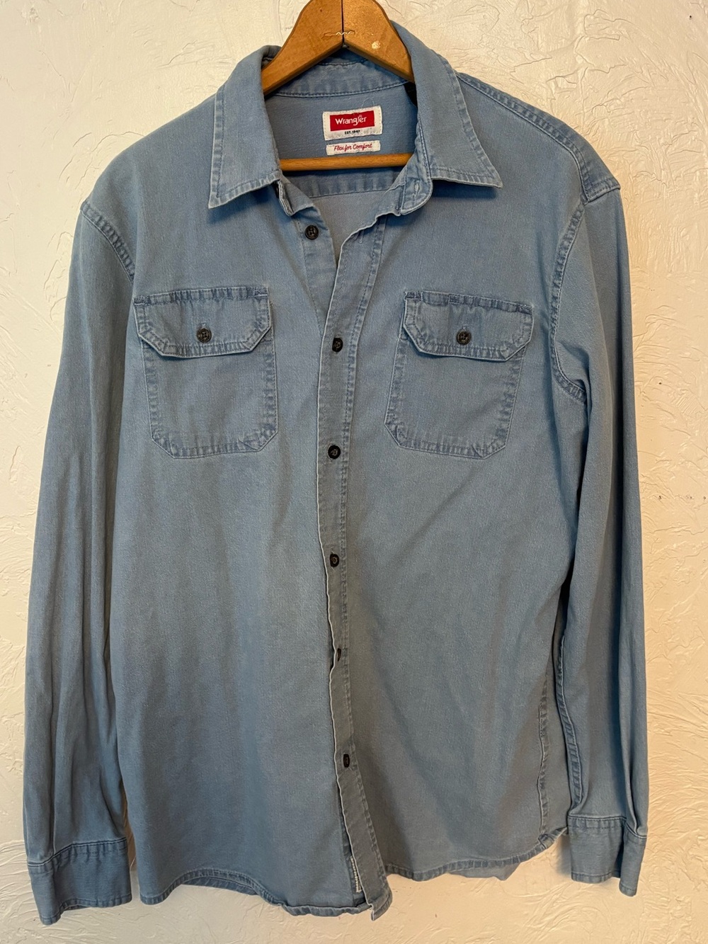 Men’s Wrangler Light Blue Long Sleeve Stretch Button-Up Shirt Size M